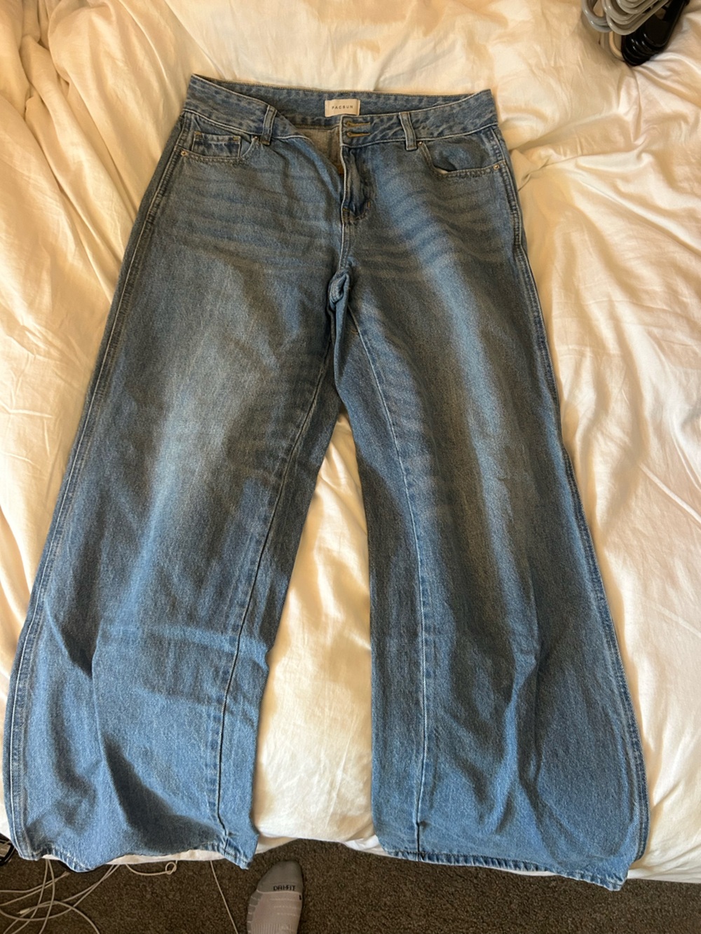 PacSun LOWRISE WIDE LEG Women's Jeans in Medium Blue Wash
